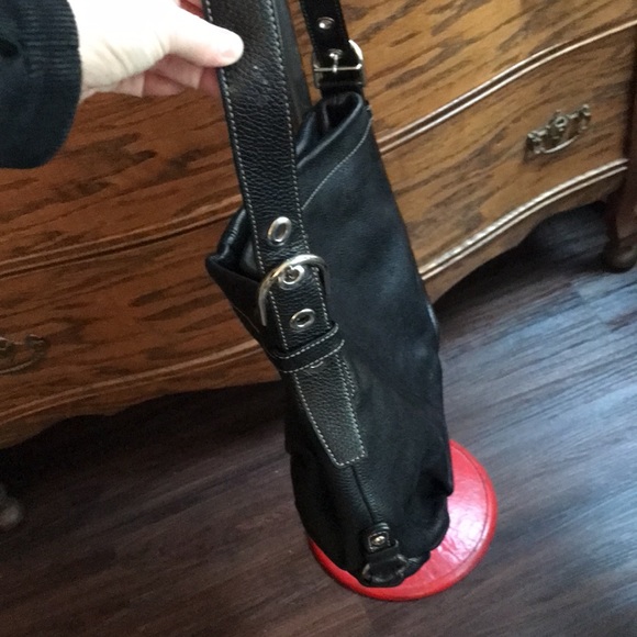 Gorgeous Coach Large Pebbled Leather Black Crossbody Bag - Picture 3 of 12